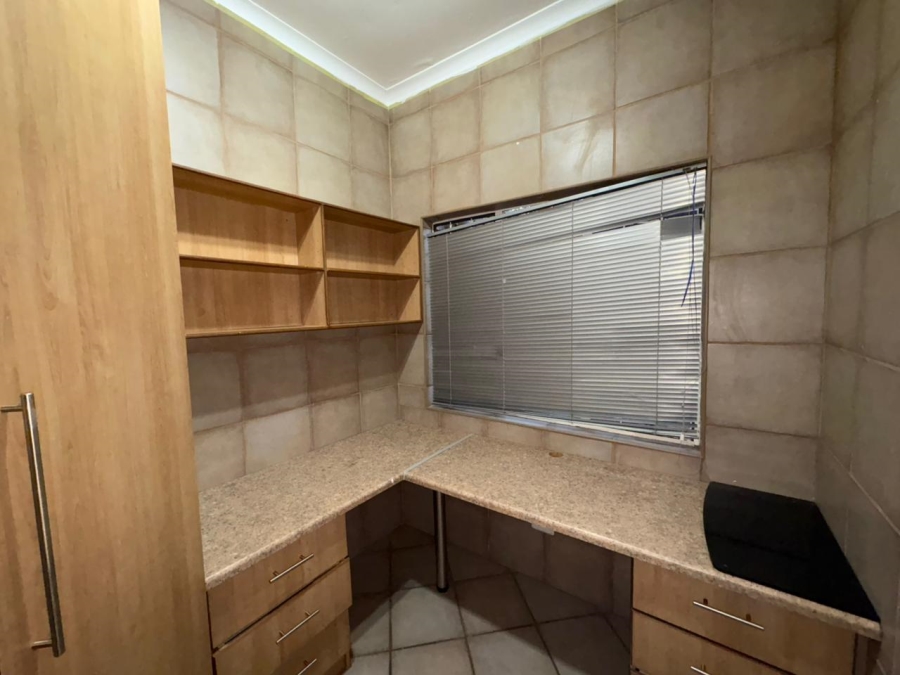 6 Bedroom Property for Sale in Safari Gardens North West
